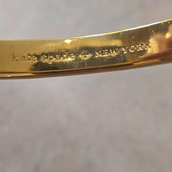 Kate Spade New York Idiom Gold Striped "Toe the Line" Enamel Bangle Bracelet - Picture 5 of 7
